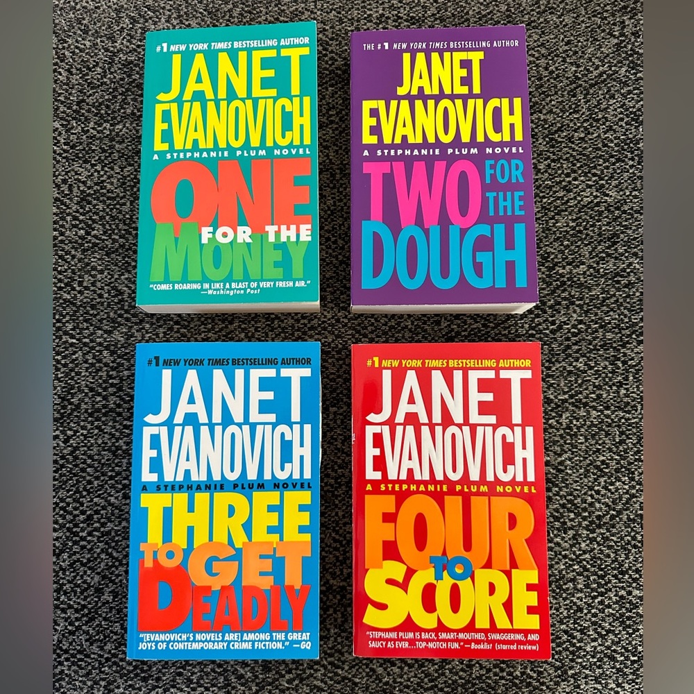 EUC Book Bundle : Janet Evanovich (Stephanie Plum Series, Books 1-4)